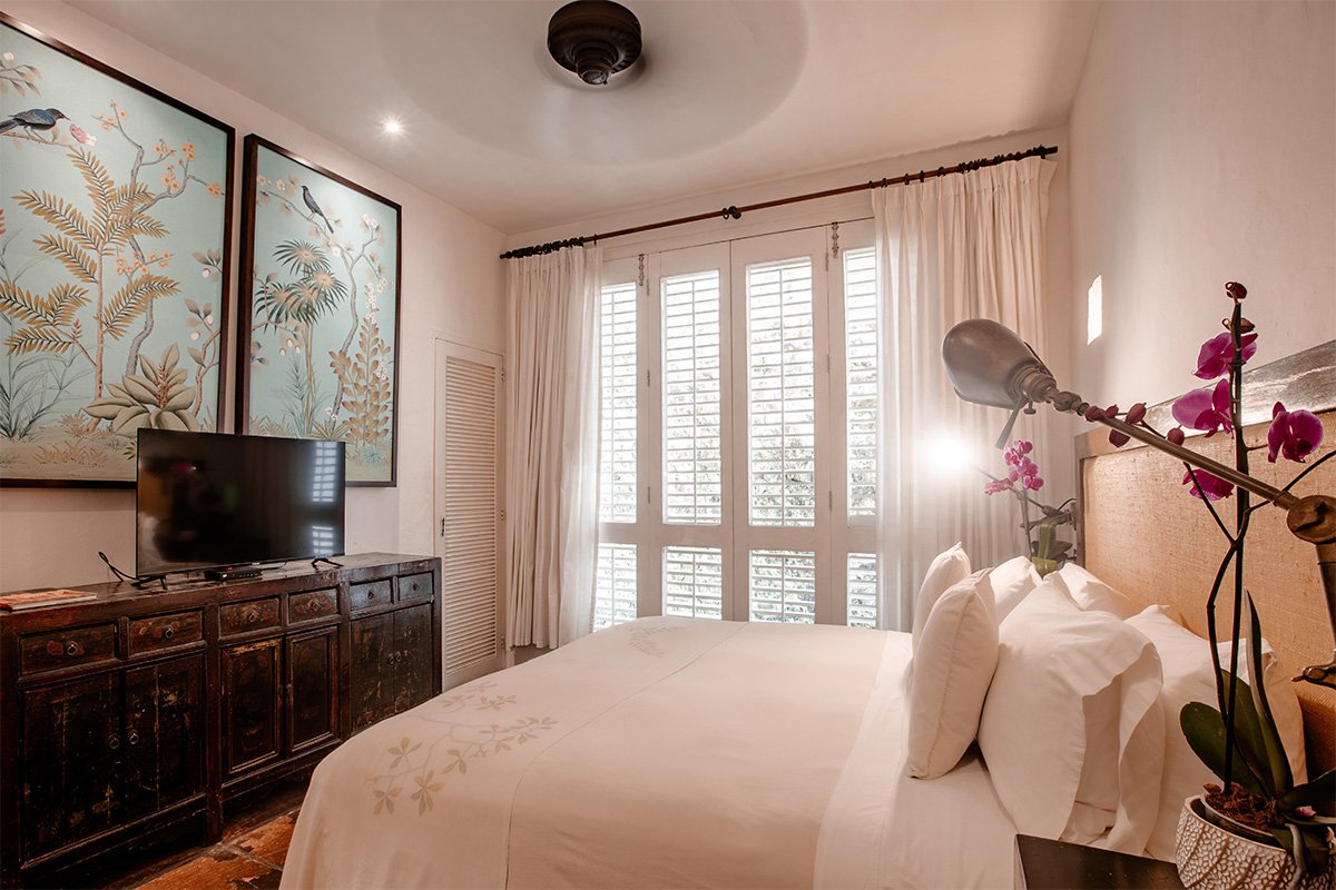 Maria Mulata with double bed, en suite bathroom at Amarla Boutique Hotel Cartagena